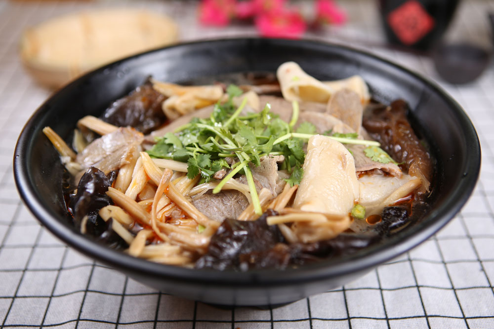 #2 lamb hand-pulled noodle soup 羊肉烩面  <img title='Spicy & Hot' align='absmiddle' src='/css/spicy.png' />